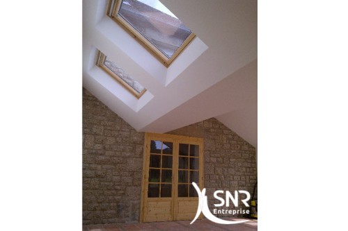 Extension bardage bois par SNR Entreprise. Apportez une touche de modernité à votre habitat grâce à une extension maison avec SNR Entreprise en Mayenne et Ille et Vilaine.