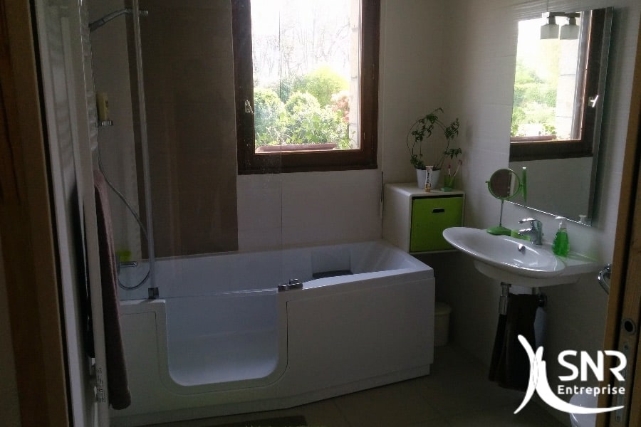 Rénovation salle de bain handicapé par SNR Entreprise. Depuis 1984, SNR Entreprise adapte votre maison à vos besoins.