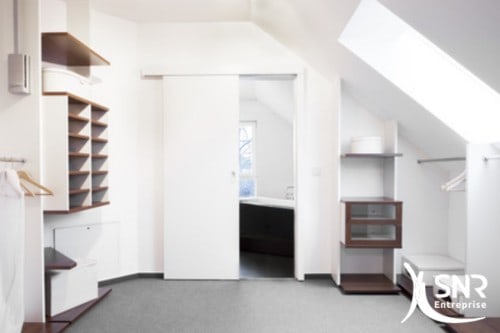 Aménagement de placards sur-mesure par SNR Entreprise. Grâce à l'expertise de SNR Entreprise, profitez de la création de placards optimisant l'espace disponible.