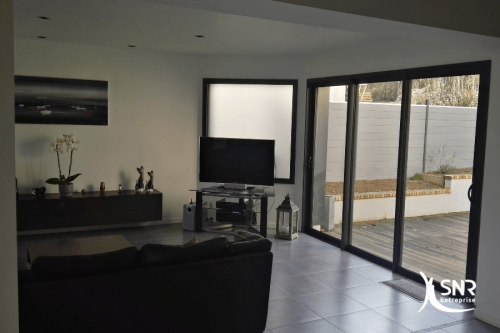 Extension d une maison pour agrandissement d un salon et accès direct au jardin