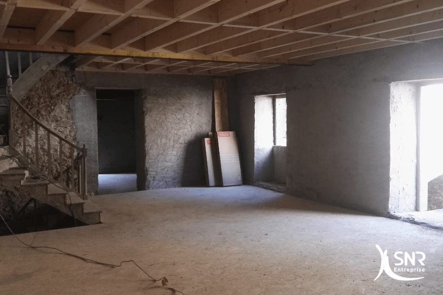 Vue en cours de travaux de renovation maison saint-malo avec création de plusieurs logements locatifs