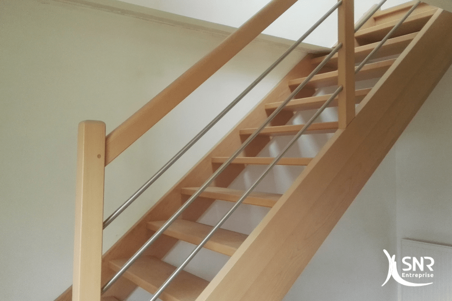 Création-et-pose-dun-escalier-sur-mesure-pour-accéder-aux-combles-aménagés-ille-et-vilaine-SNR-Entreprise
