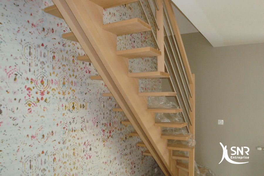 Mise-en-place-dun-escalier-à-double-limon-central-pour-accéder-aux-combles-aménagés-avec-SNR-Entreprise