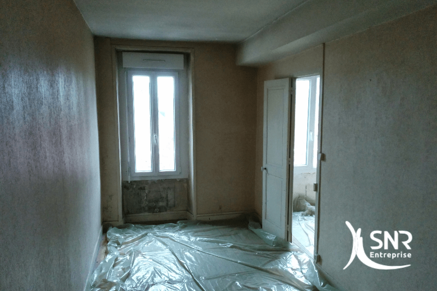 Photo-en-cours-de-travaux-de-rénovation-appartement-saint-malo-par-SNR-Entreprise-professionnel-RGE