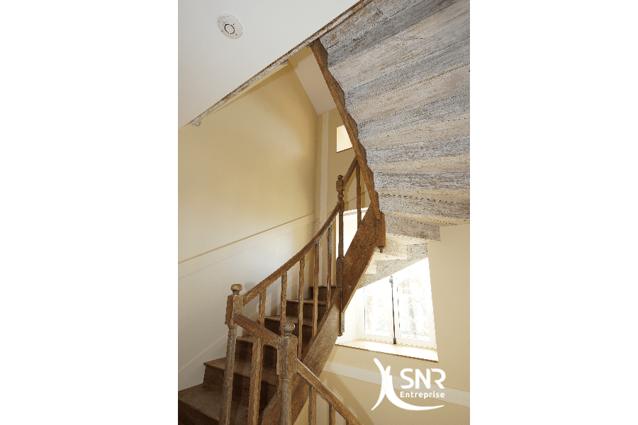 Rénovation-dun-escalier-centenaire-pour-ce-projet-de-rénovation-maison-laval-par-SNR