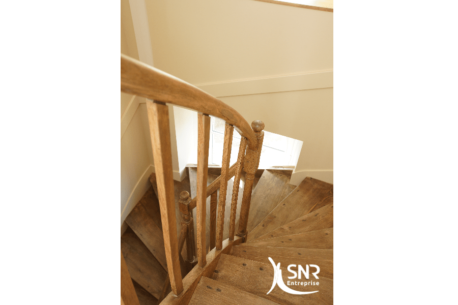 Rénovation-intégrale-dun-escalier-centenaire-dans-le-cadre-de-ce-projet-de-renovation-maison-saint-malo