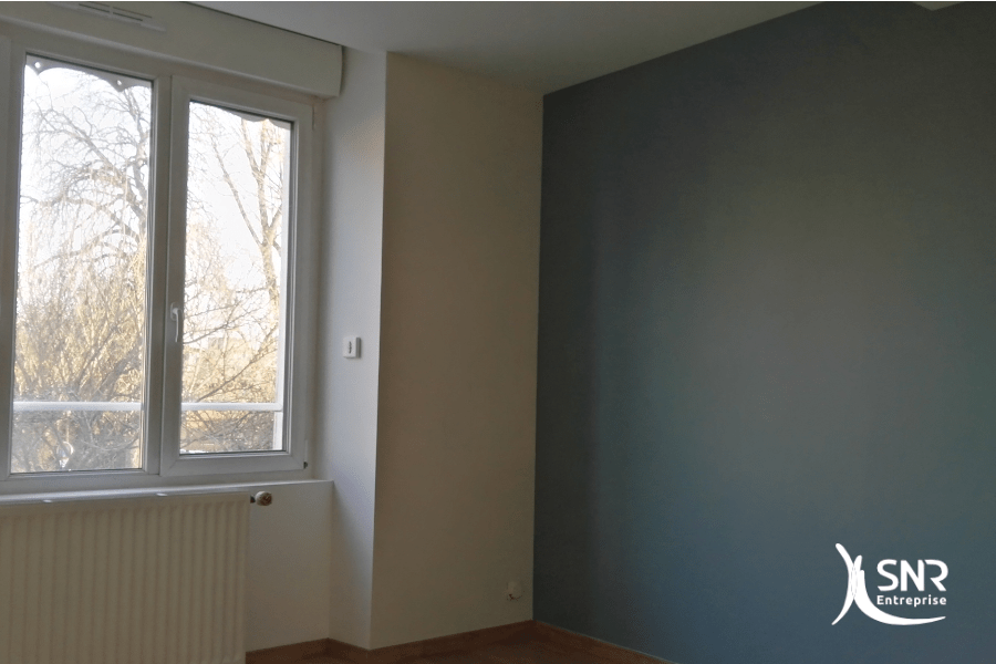 Vue-après-travaux-de-rénovation-maison-avec-remplacement-de-menuiseries-et-peinture-de-l-ensemble